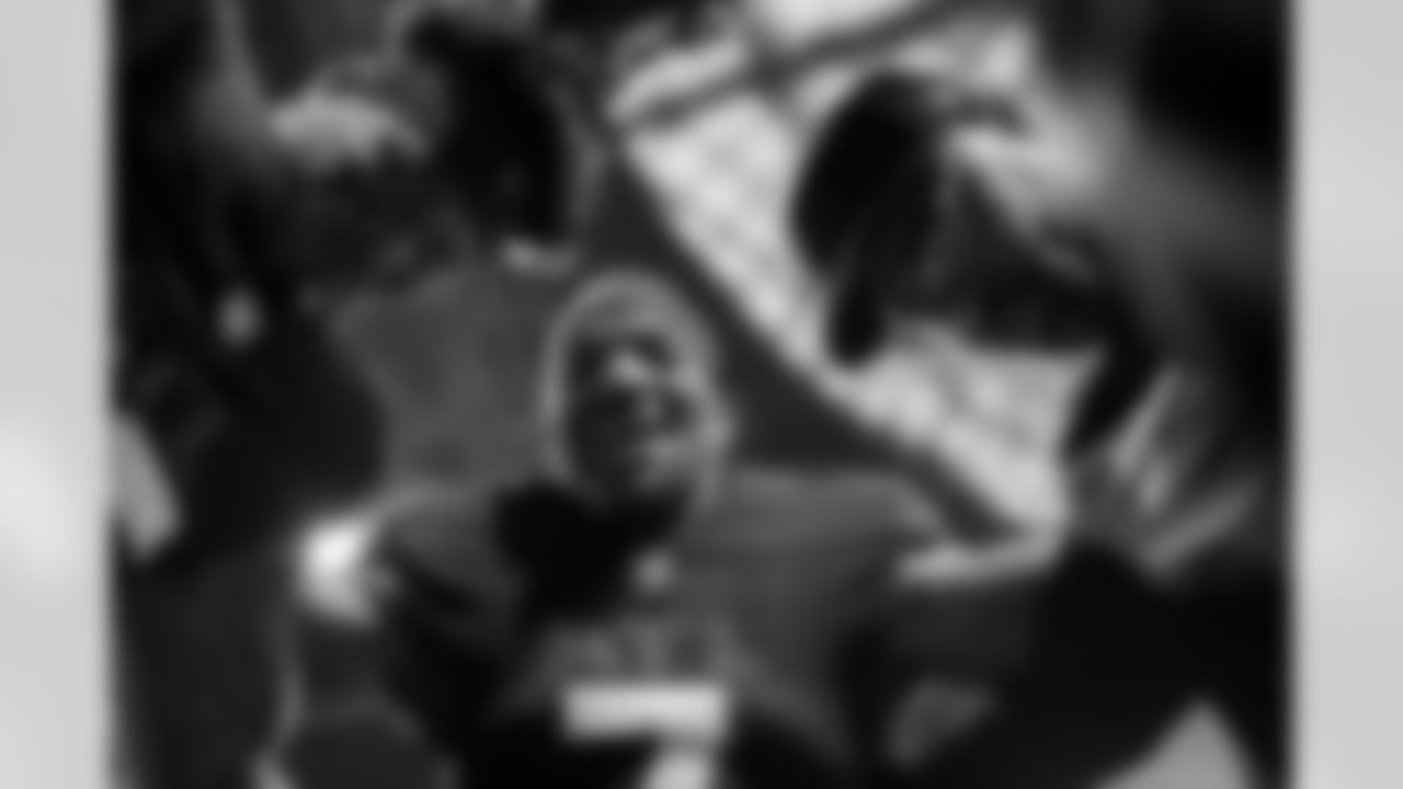 Atlanta Falcons running back Bijan Robinson #7 huddles before the Week 14 Game against the Seattle Seahawks at Mercedes-Benz Stadium in Atlanta, Georgia on Sunday, December 7, 2025. (Photo by Taylor McLaughlin/Atlanta Falcons)