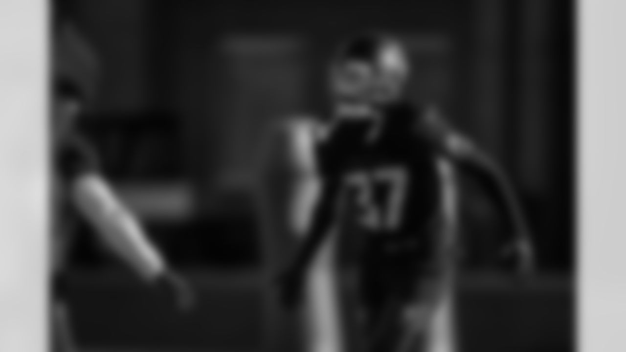 Atlanta Falcons cornerback Cobee Bryant #37 Atlanta Falcons edge rusher James Pearce Jr. #27 during practice at Atlanta Falcons Training Facility in Flowery Branch, Georgia, on Wednesday, November 26, 2025. (Photo by Taylor McLaughlin/Atlanta Falcons)