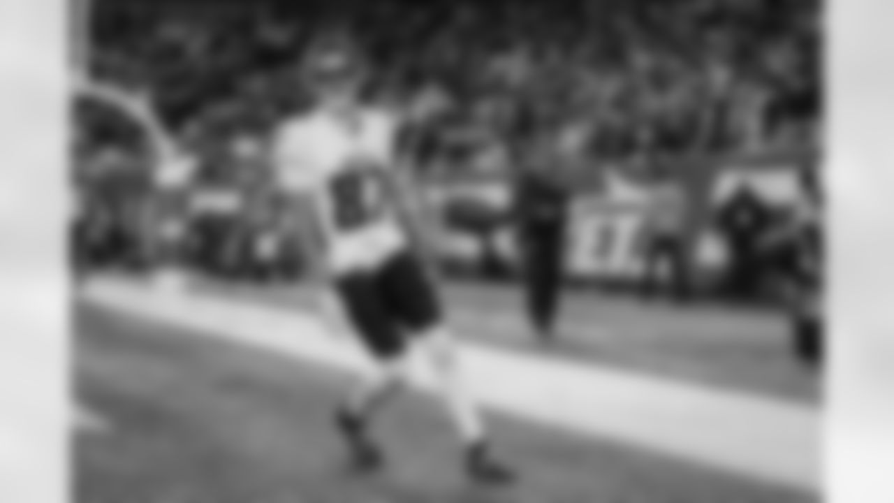 Atlanta Falcons wide receiver David Sills V #87 celebrates after scoring a touchdown during the fourth quarter of the Week 13 Game against the New York Jets at Metlife Stadium in East Rutherford, New Jersey on Sunday, November 30, 2025. (Photo by Taylor McLaughlin/Atlanta Falcons)