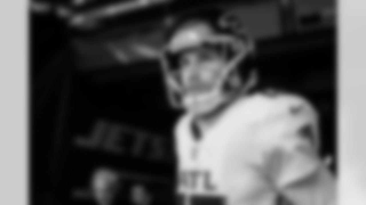 Atlanta Falcons quarterback Kirk Cousins #18 walks out prior to the Week 13 Game against the New York Jets at Metlife Stadium in East Rutherford, New Jersey on Sunday, November 30, 2025. (Photo by Taylor McLaughlin/Atlanta Falcons)