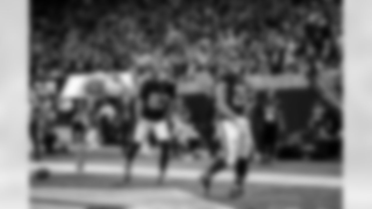 Atlanta Falcons running back Tyler Allgeier #25 scores a touchdown during the Week 6 Game against the Buffalo Bills at Mercedes-Benz Stadium in Atlanta, Georgia on Monday, October 13, 2025. (Photo by Jay Bendlin/Atlanta Falcons)