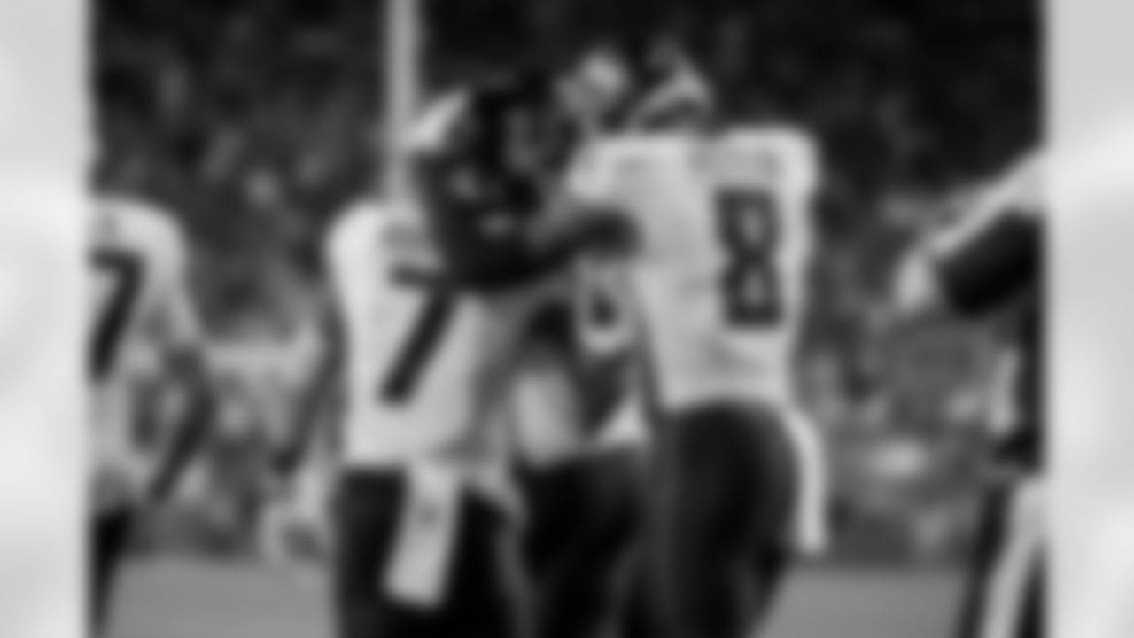 Atlanta Falcons running back Bijan Robinson #7 scores a touchdown during the Week 7 Game against the San Francisco 49ers at Levi's Stadium in Santa Clara, California on Sunday, October 19, 2025. (Photo by Taylor McLaughlin/Atlanta Falcons)