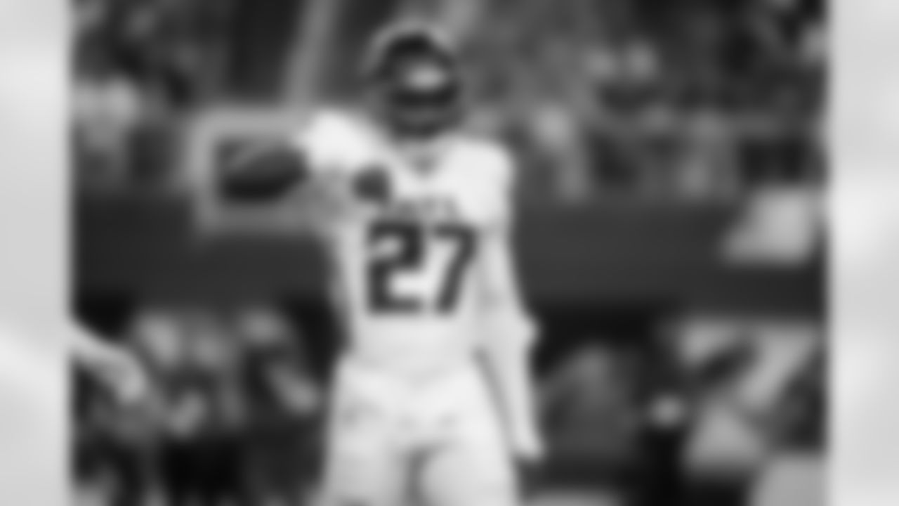 Atlanta Falcons edge rusher James Pearce Jr. #27 celebrates after a sack during the first half of the Week 2 Game against the Minnesota Vikings at U.S. Bank Stadium in Minneapolis, Minnesota on Sunday, September 14, 2025. (Photo by Brandon Magnus/Atlanta Falcons)