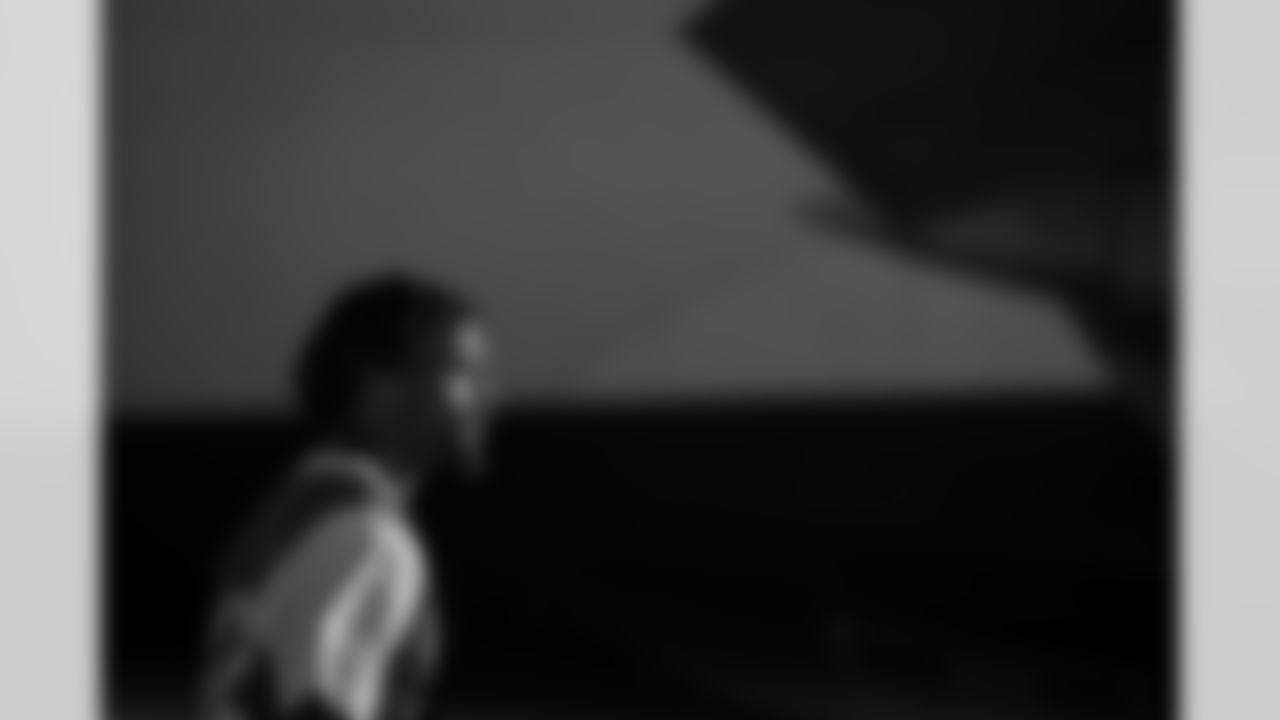 Atlanta Falcons cornerback A.J. Terrell Jr. #24 boards the plane at Hartsfield-Jackson International Airport in Atlanta, Ga. on Saturday, November 22, 2025. (Photo by Jay Bendlin/Atlanta Falcons)