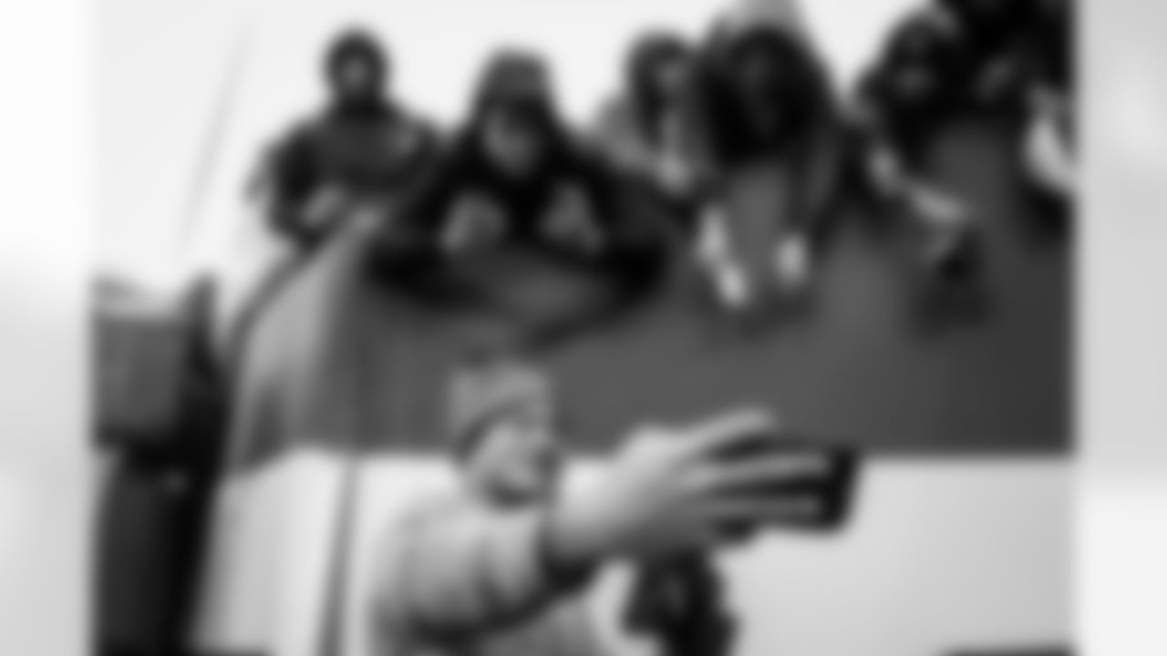 Atlanta Falcons running back Tyler Allgeier #25 takes a selfie with fans before the Week 13 Game against the New York Jets at Metlife Stadium in East Rutherford, New Jersey on Sunday, November 30, 2025. (Photo by Jay Bendlin/Atlanta Falcons)