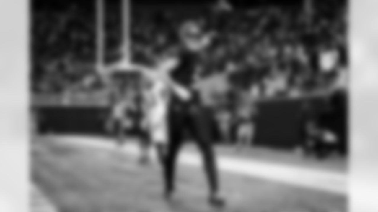 Atlanta Falcons wide receiver Drake London #5 scores a touchdown during the Week 18 Game against the New Orleans Saints at Mercedes-Benz Stadium in Atlanta, Georgia on Sunday, January 4, 2026. (Photo by Brandon Magnus/Atlanta Falcons)