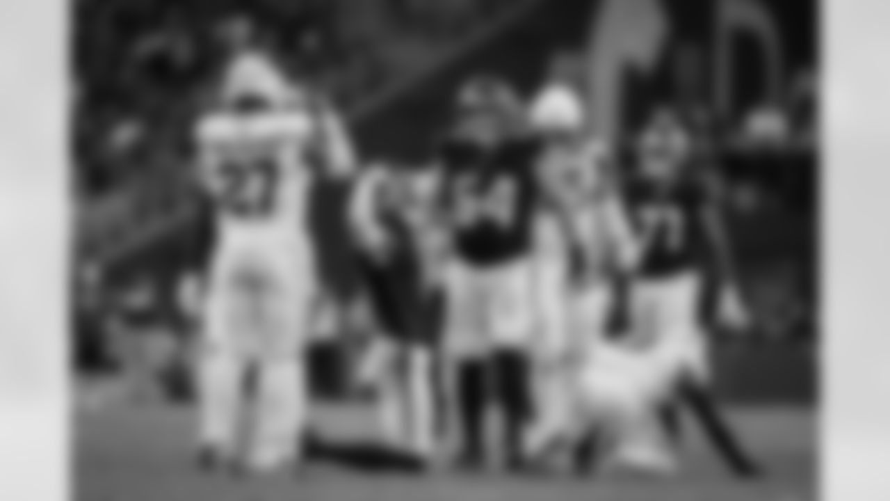 Atlanta Falcons tight end Kyle Pitts Sr. #8 celebrates after catching the ball during the Week 16 Game against the Arizona Cardinals at State Farm Stadium in Glendale, Arizona on Sunday, December 21, 2025. (Photo by Taylor McLaughlin/Atlanta Falcons)