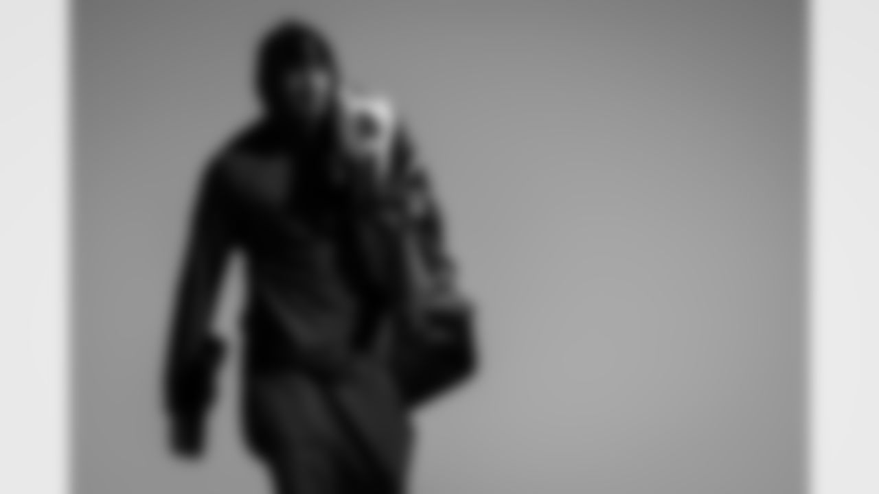 Atlanta Falcons quarterback Michael Penix Jr. #9 boards the plane at Hartsfield-Jackson International Airport in Atlanta, Ga. on Saturday, November 1, 2025. (Photo by Jay Bendlin/Atlanta Falcons)