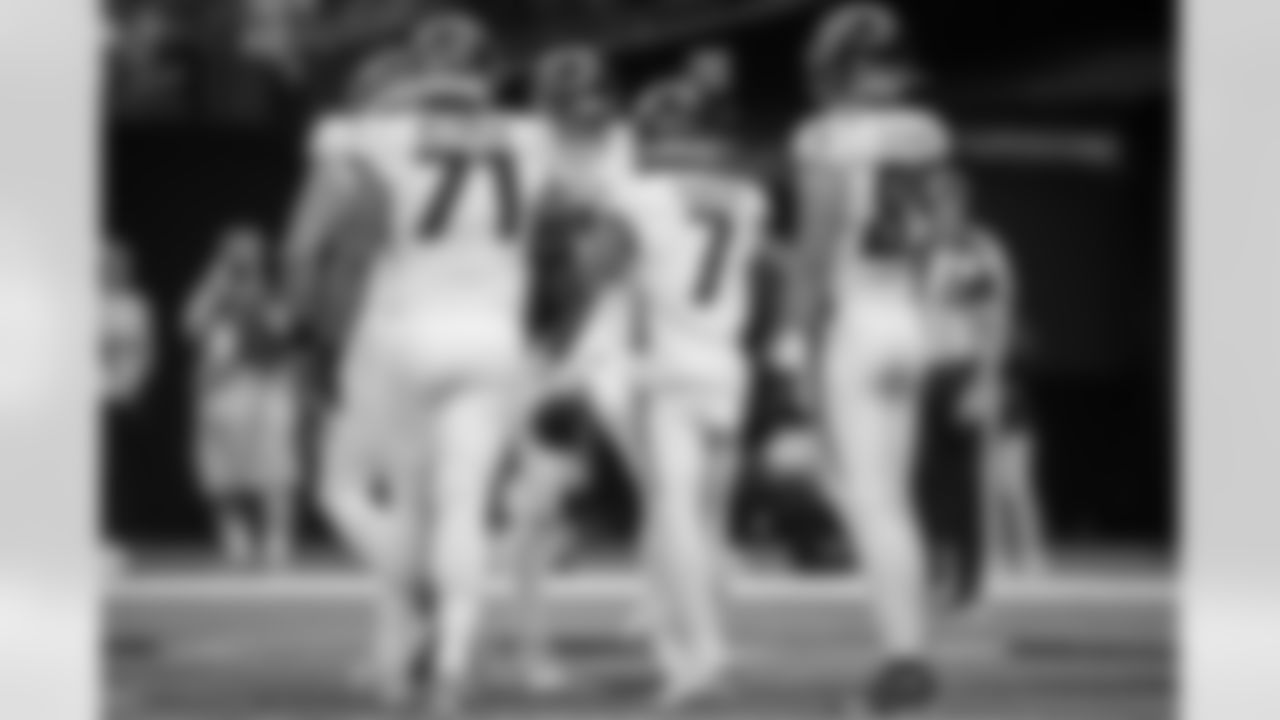 Atlanta Falcons quarterback Kirk Cousins #18 and Atlanta Falcons running back Bijan Robinson #7 celebrate after a touchdown during the Week 12 Game against the New Orleans Saints at Caesars Superdome in New Orleans, Louisiana on Sunday, November 23, 2025. (Photo by Jay Bendlin/Atlanta Falcons)