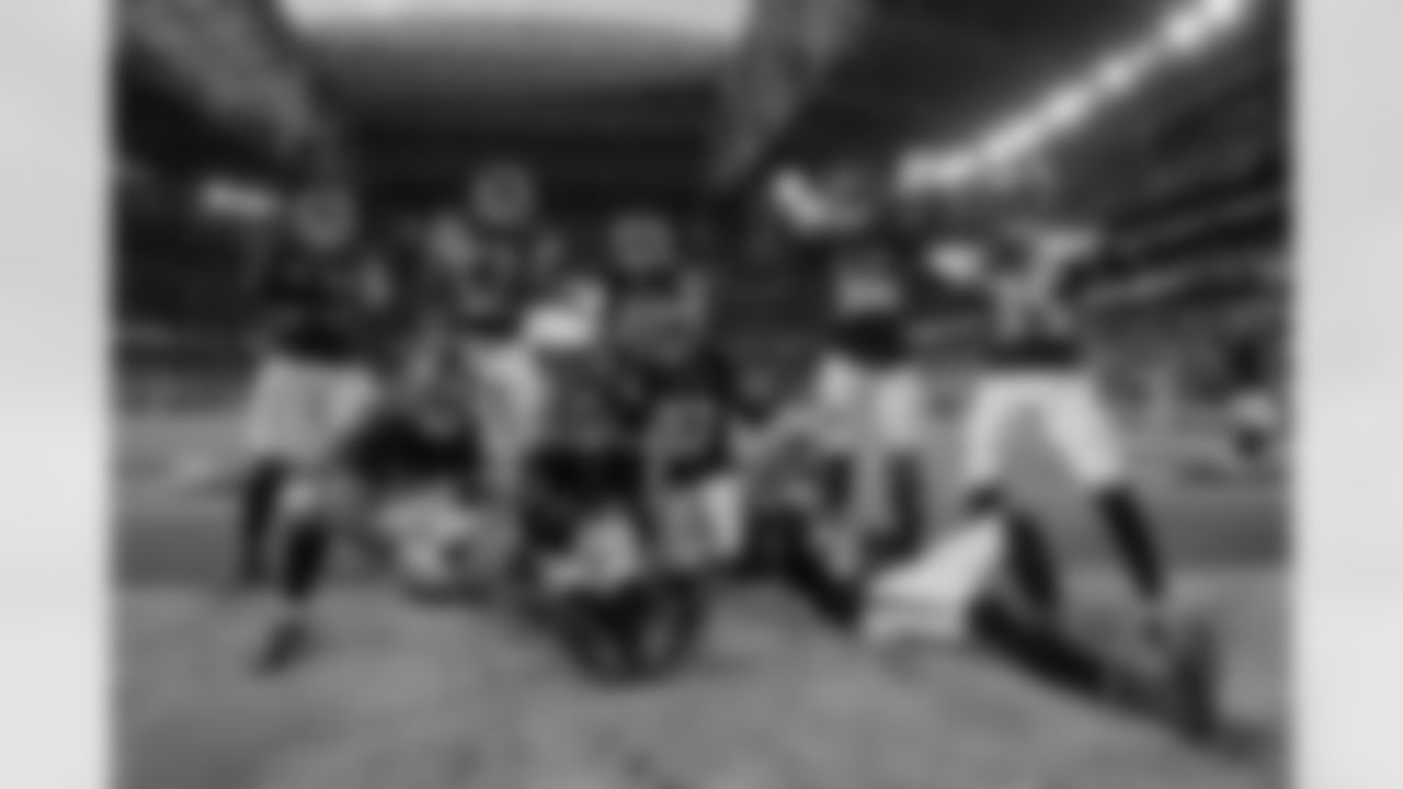 Atlanta Falcons defensive players pose for a photo after Atlanta Falcons cornerback CJ Henderson #39 makes an interception during the Week 16 Game against the Arizona Cardinals at State Farm Stadium in Glendale, Arizona on Sunday, December 21, 2025. (Photo by Taylor McLaughlin/Atlanta Falcons)