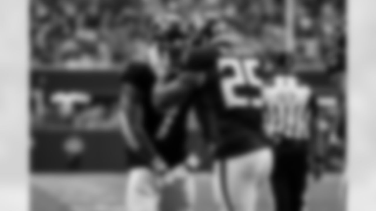 Atlanta Falcons running back Tyler Allgeier #25 and Atlanta Falcons running back Bijan Robinson #7 during the Week 11 Game against the Carolina Panthers at Mercedes-Benz Stadium in Atlanta, Georgia on Sunday, November 16, 2025. (Photo by Taylor McLaughlin/Atlanta Falcons)