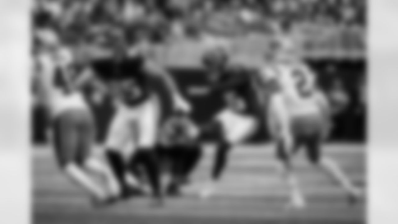 Atlanta Falcons kicker Zane Gonzalez #45 kicks a field goal during the Week 11 Game against the Carolina Panthers at Mercedes-Benz Stadium in Atlanta, Georgia on Sunday, November 16, 2025. (Photo by Taylor McLaughlin/Atlanta Falcons)