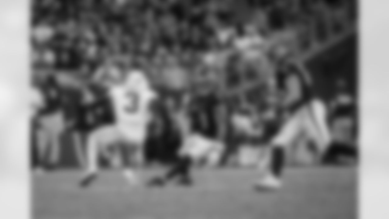 Atlanta Falcons running back Bijan Robinson #7 runs with the ball during the Week 16 Game against the Arizona Cardinals at State Farm Stadium in Glendale, Arizona on Sunday, December 21, 2025. (Photo by Taylor McLaughlin/Atlanta Falcons)