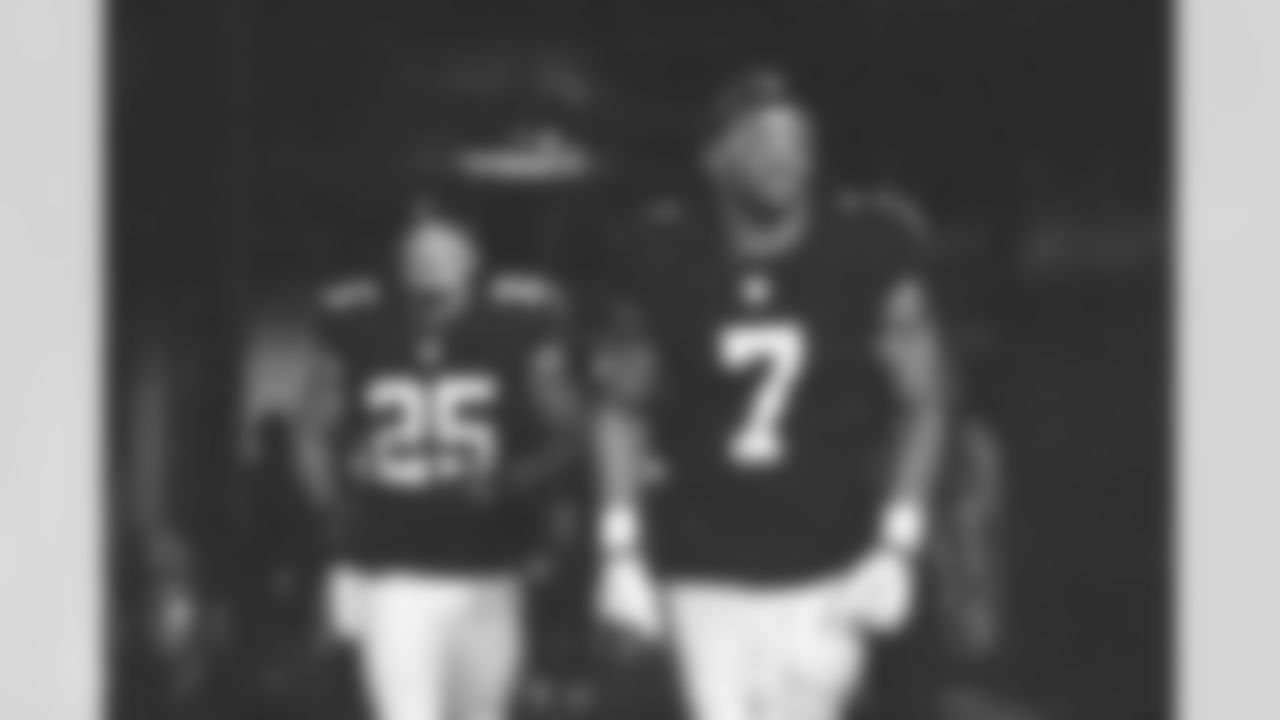 Atlanta Falcons running back Bijan Robinson #7 and Atlanta Falcons running back Tyler Allgeier #25 during the Week 15 Game against the Tampa Bay Buccaneers at Raymond James Stadium in Tampa, Florida on Thursday, December 11, 2025. (Photo by Brandon Magnus/Atlanta Falcons)