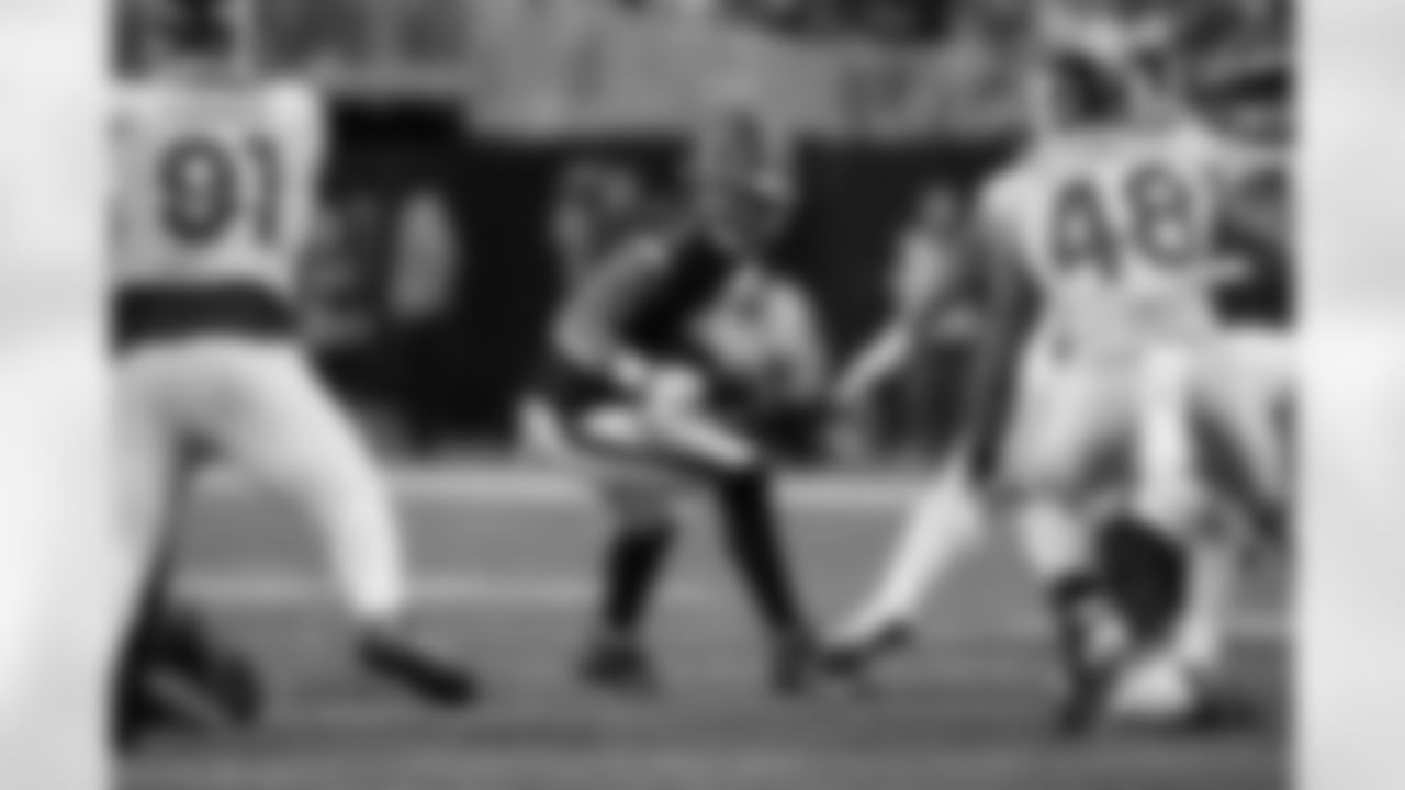 Atlanta Falcons running back Bijan Robinson #7 runs with the ball during the Week 17 Game against the Los Angeles Rams at Mercedes-Benz Stadium in Atlanta, Georgia on Monday, December 29, 2025. (Photo by Taylor McLaughlin/Atlanta Falcons)