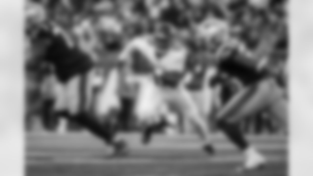 Atlanta Falcons outside linebacker Arnold Ebiketie #17 defends during the third quarter of the Week 9 Game against the New England Patriots at Gillette Stadium in Foxborough, Massachusetts on Sunday, November 2, 2025. (Photo by Taylor McLaughlin/Atlanta Falcons)