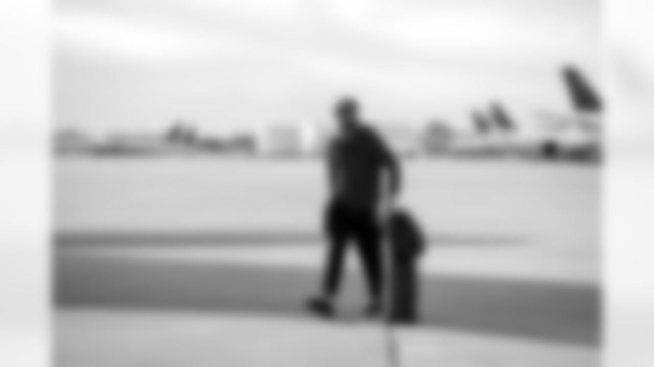 Atlanta Falcons safety Jessie Bates III #3 boards the plane at Hartsfield-Jackson International Airport in Atlanta, Ga. on Taylor McLaughlin/Atlanta Falcons)