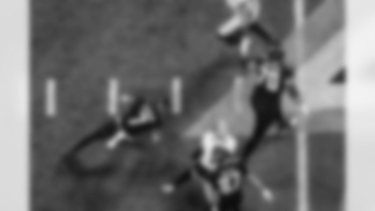 Atlanta Falcons running back Bijan Robinson #7 runs with the ball during the Week 18 Game against the New Orleans Saints at Mercedes-Benz Stadium in Atlanta, Georgia on Sunday, January 4, 2026. (Photo by Taylor McLaughlin/Atlanta Falcons)