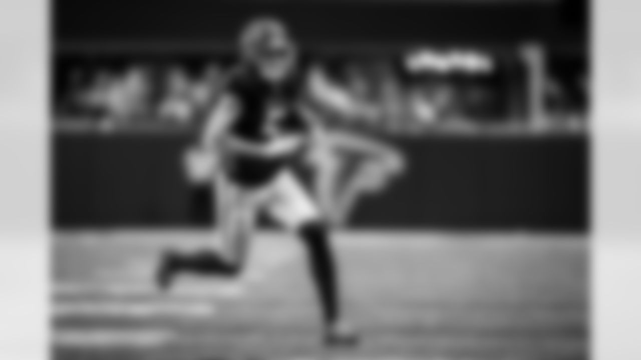 Atlanta Falcons wide receiver Drake London #5 makes a catch during the Week 11 Game against the Carolina Panthers at Mercedes-Benz Stadium in Atlanta, Georgia on Sunday, November 16, 2025. (Photo by Taylor McLaughlin/Atlanta Falcons)