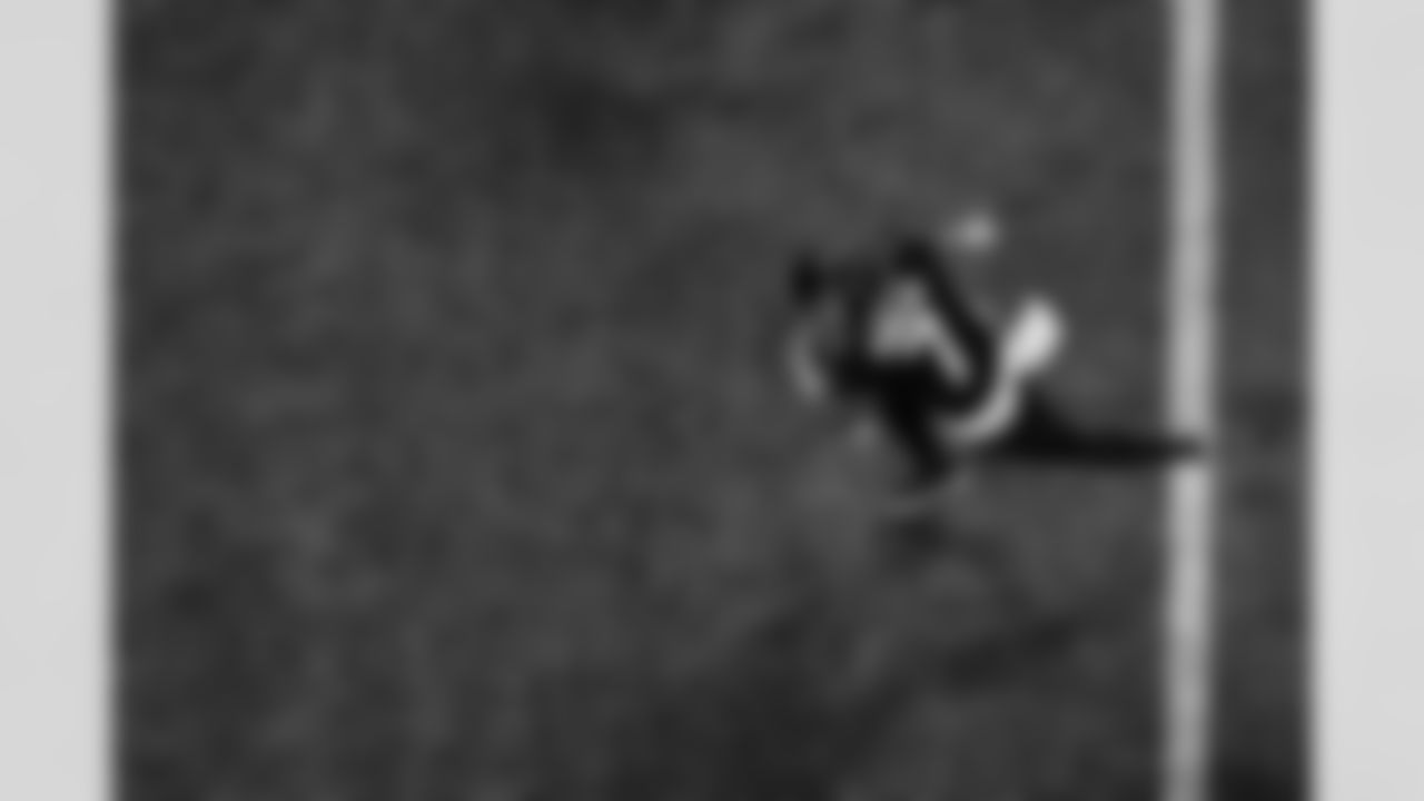 Atlanta Falcons running back Bijan Robinson #7 carries the ball during the Week 18 Game against the New Orleans Saints at Mercedes-Benz Stadium in Atlanta, Georgia on Sunday, January 4, 2026. (Photo by Taylor McLaughlin/Atlanta Falcons)