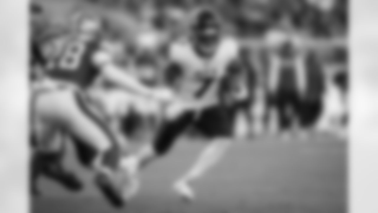 Atlanta Falcons running back Bijan Robinson #7 runs the ball during the Week 7 Game against the San Francisco 49ers at Levi's Stadium in Santa Clara, California on Sunday, October 19, 2025. (Photo by Jay Bendlin/Atlanta Falcons)