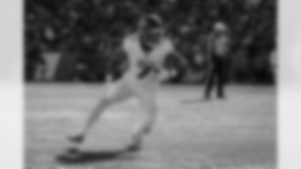 Atlanta Falcons running back Bijan Robinson #7 runs with the ball during the first half of the Week 9 Game against the New England Patriots at Gillette Stadium in Foxborough, Massachusetts on Sunday, November 2, 2025. (Photo by Taylor McLaughlin/Atlanta Falcons)