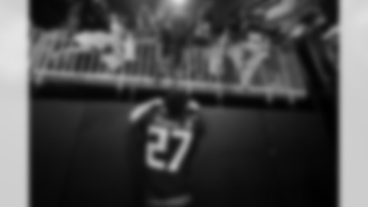 Atlanta Falcons edge rusher James Pearce Jr. #27 signs autographs after the Week 4 Game against the Washington Commanders at Mercedes-Benz Stadium in Atlanta, Georgia on Sunday, September 28, 2025. (Photo by Taylor McLaughlin/Atlanta Falcons)