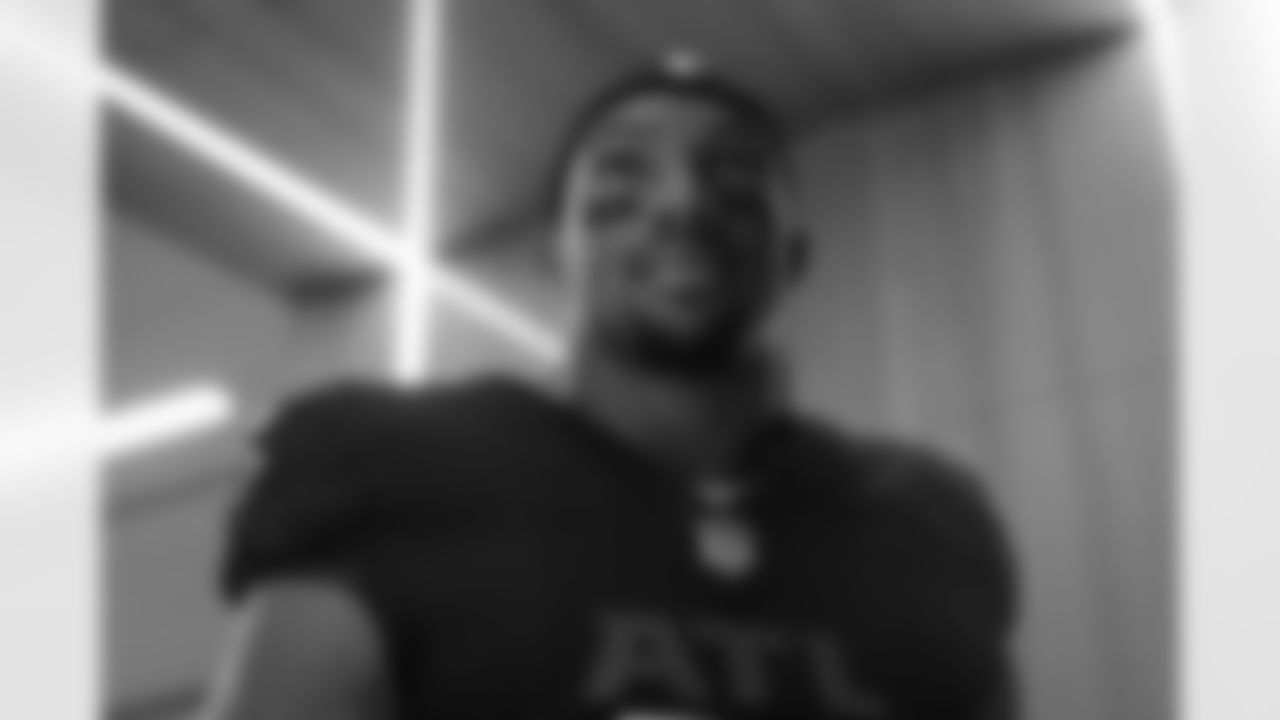 Atlanta Falcons running back Bijan Robinson #7 in the locker room prior to the Week 4 Game against the Washington Commanders at Mercedes-Benz Stadium in Atlanta, Georgia on Sunday, September 28, 2025. (Photo by Brandon Magnus/Atlanta Falcons)