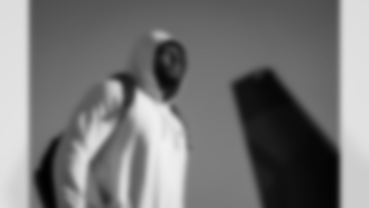 Atlanta Falcons offensive lineman Michael Jerrell #72 boards the plane at Hartsfield-Jackson International Airport in Atlanta, Ga. on Saturday, December 20, 2025. (Photo by Jay Bendlin/Atlanta Falcons)