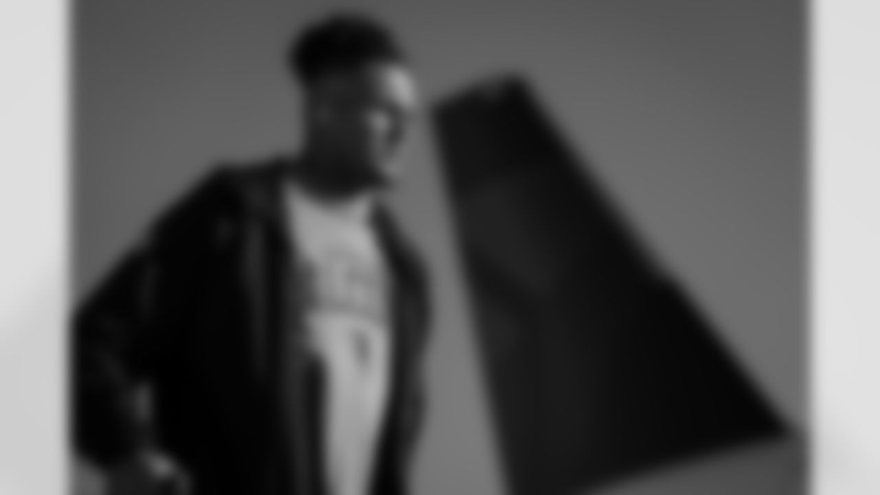 Atlanta Falcons offensive lineman Matthew Bergeron #65 boards the plane at Hartsfield-Jackson International Airport in Atlanta, Ga. on Saturday, December 20, 2025. (Photo by Jay Bendlin/Atlanta Falcons)