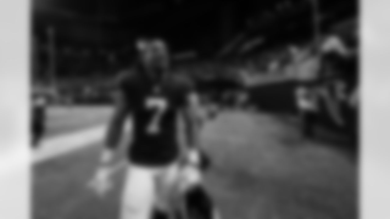 Atlanta Falcons running back Bijan Robinson #7 scores a touchdown during the Week 17 Game against the Los Angeles Rams at Mercedes-Benz Stadium in Atlanta, Georgia on Monday, December 29, 2025. (Photo by Taylor McLaughlin/Atlanta Falcons)