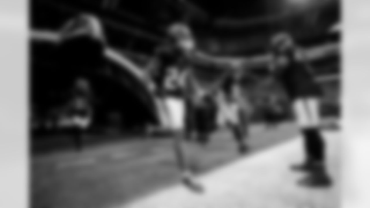 Atlanta Falcons cornerback A.J. Terrell Jr. #24 runs out of the tunnel for warm ups before the Week 11 Game against the Carolina Panthers at Mercedes-Benz Stadium in Atlanta, Georgia on Sunday, November 16, 2025. (Photo by AJ Reynolds/Atlanta Falcons)