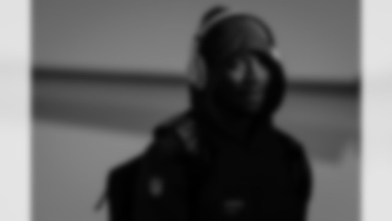 Atlanta Falcons running back Bijan Robinson #7 boards the plane at Hartsfield-Jackson International Airport in Atlanta, Ga. on Saturday, December 20, 2025. (Photo by Jay Bendlin/Atlanta Falcons)