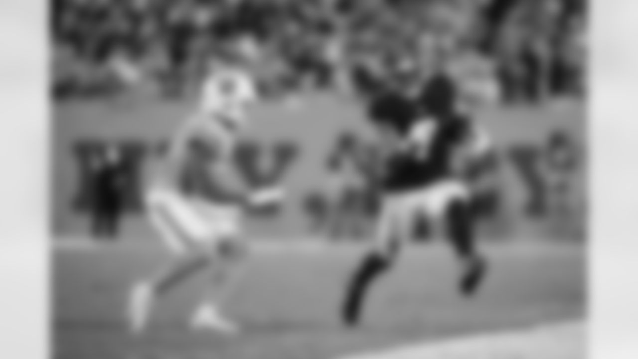 Atlanta Falcons running back Bijan Robinson #7 runs the ball during the Week 15 Game against the Tampa Bay Buccaneers at Raymond James Stadium in Tampa, Florida on Thursday, December 11, 2025. (Photo by Mitch Martin/Atlanta Falcons)