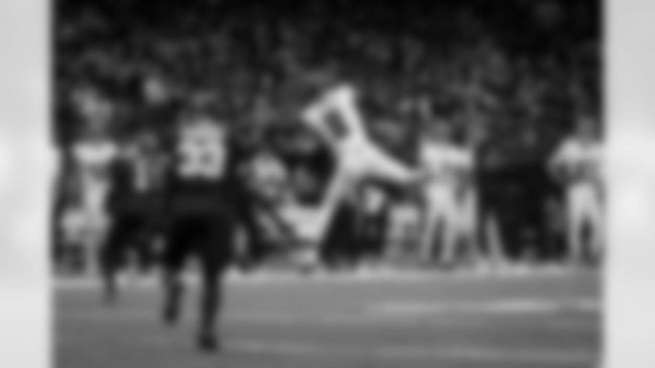 Atlanta Falcons tight end Kyle Pitts Sr. #8 makes a catch during the Week 12 Game against the New Orleans Saints at Caesars Superdome in New Orleans, Louisiana on Sunday, November 23, 2025. (Photo by Taylor McLaughlin/Atlanta Falcons)