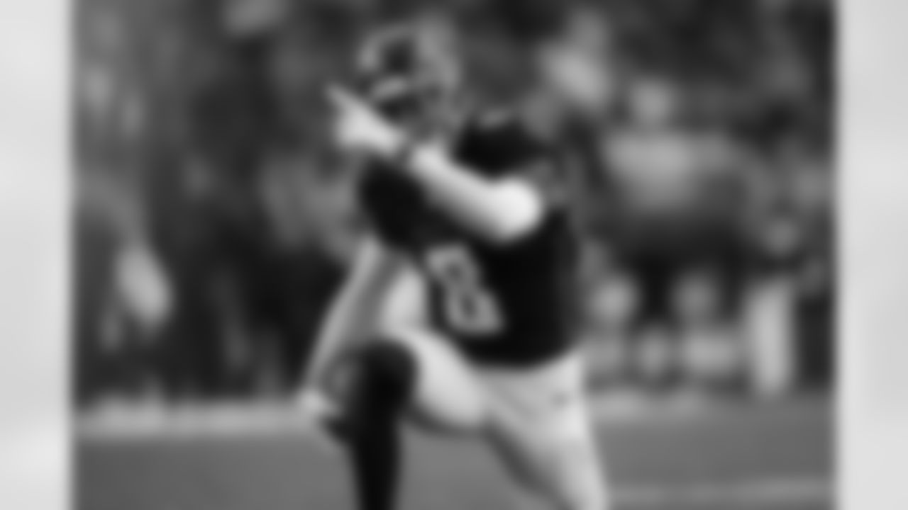 Atlanta Falcons tight end Kyle Pitts Sr. #8 reacts after a first down during the second quarter of the Week 16 Game against the Arizona Cardinals at State Farm Stadium in Glendale, Arizona on Sunday, December 21, 2025. (Photo by Jay Bendlin/Atlanta Falcons)