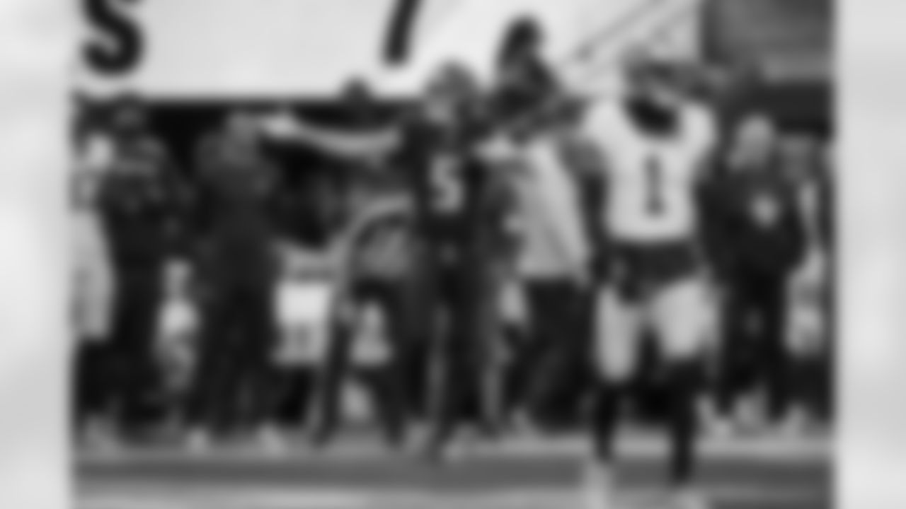 Atlanta Falcons wide receiver Drake London #5 reacts during the Week 18 Game against the New Orleans Saints at Mercedes-Benz Stadium in Atlanta, Georgia on Sunday, January 4, 2026. (Photo by Jay Bendlin/Atlanta Falcons)