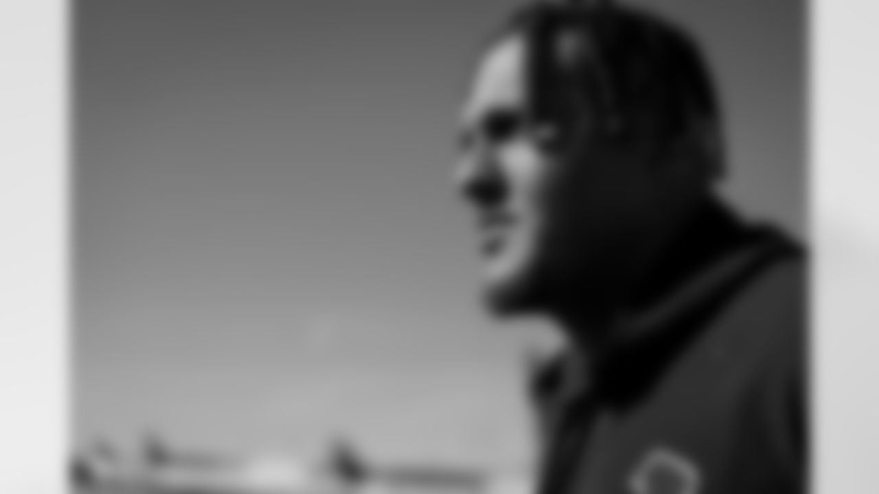 Atlanta Falcons offensive lineman Matthew Bergeron #65 boards the plane at Hartsfield-Jackson International Airport in Atlanta, Ga. on Saturday, September 13, 2025. (Photo by Taylor McLaughlin/Atlanta Falcons)