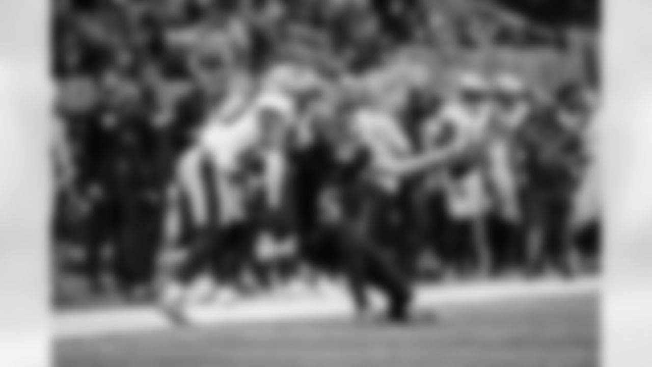 Atlanta Falcons wide receiver Drake London #5 catches the ball during the Week 18 Game against the New Orleans Saints at Mercedes-Benz Stadium in Atlanta, Georgia on Sunday, January 4, 2026. (Photo by Matthew Grimes/Atlanta Falcons)