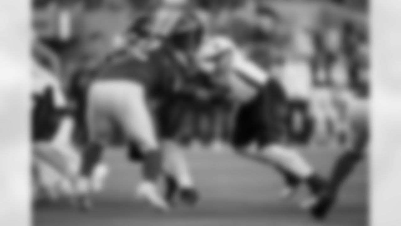 Atlanta Falcons tackle Jake Matthews #70 blocks during the Week 7 Game against the San Francisco 49ers at Levi's Stadium in Santa Clara, California on Sunday, October 19, 2025. (Photo by Jay Bendlin/Atlanta Falcons)