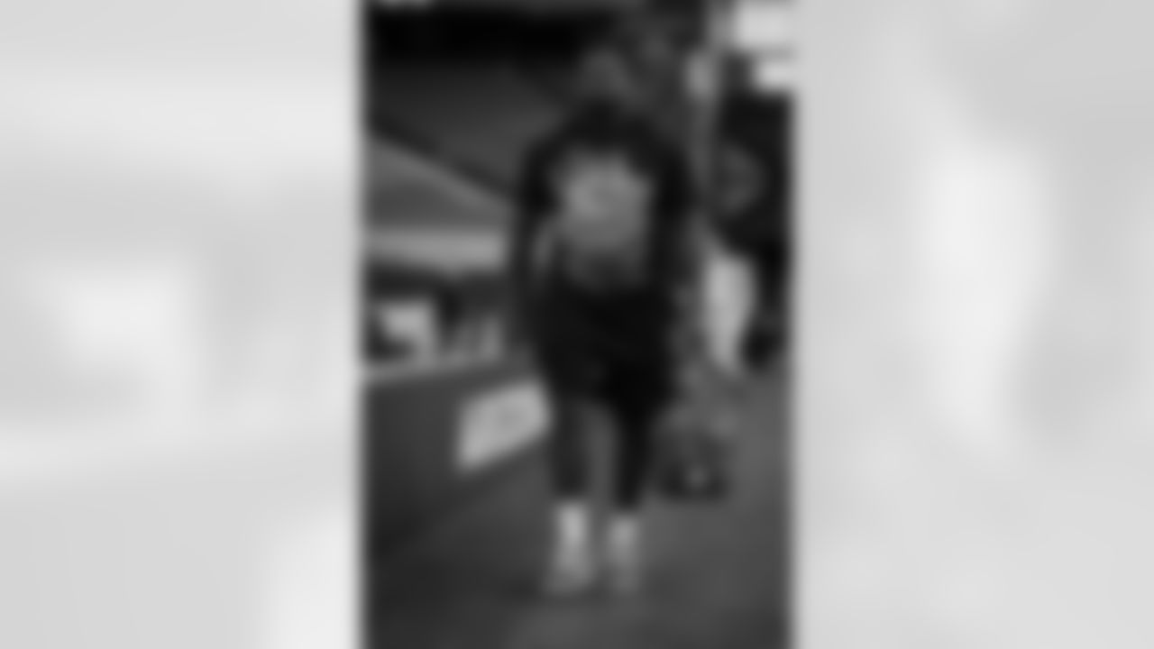 Atlanta Falcons offensive lineman Michael Jerrell #72 arrives before the Week 16 Game against the Arizona Cardinals at State Farm Stadium in Glendale, Arizona on Sunday, December 21, 2025. (Photo by Taylor McLaughlin/Atlanta Falcons)