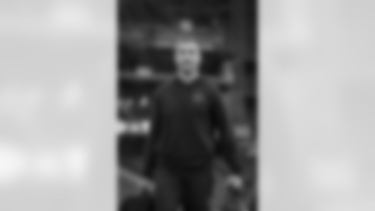 Atlanta Falcons quarterback Kirk Cousins #18 arrives before the Week 16 Game against the Arizona Cardinals at State Farm Stadium in Glendale, Arizona on Sunday, December 21, 2025. (Photo by Taylor McLaughlin/Atlanta Falcons)