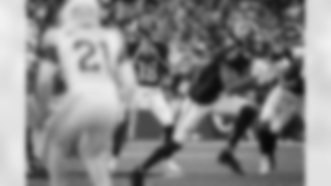 Atlanta Falcons quarterback Kirk Cousins #18 looks to pass during the first quarter of the Week 16 Game against the Arizona Cardinals at State Farm Stadium in Glendale, Arizona on Sunday, December 21, 2025. (Photo by Jay Bendlin/Atlanta Falcons)