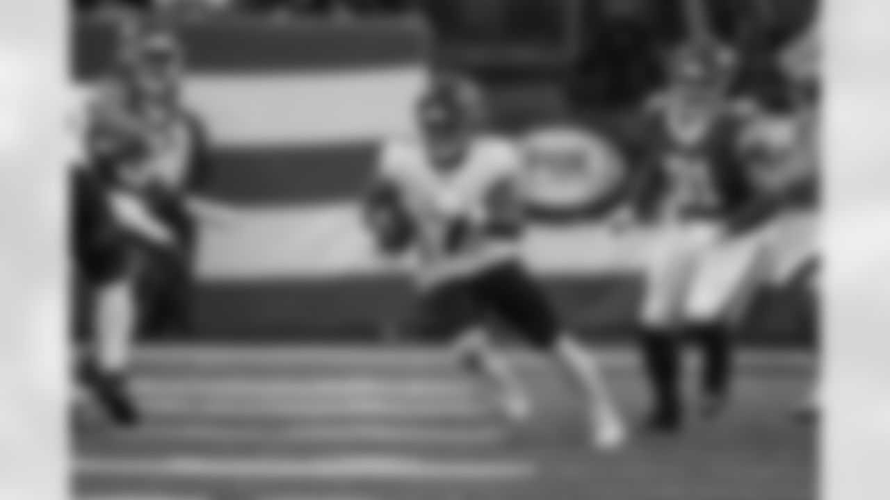 Atlanta Falcons running back Bijan Robinson #7 carries the ball during the first quarter of the Week 13 Game against the New York Jets at Metlife Stadium in East Rutherford, New Jersey on Sunday, November 30, 2025. (Photo by Taylor McLaughlin/Atlanta Falcons)