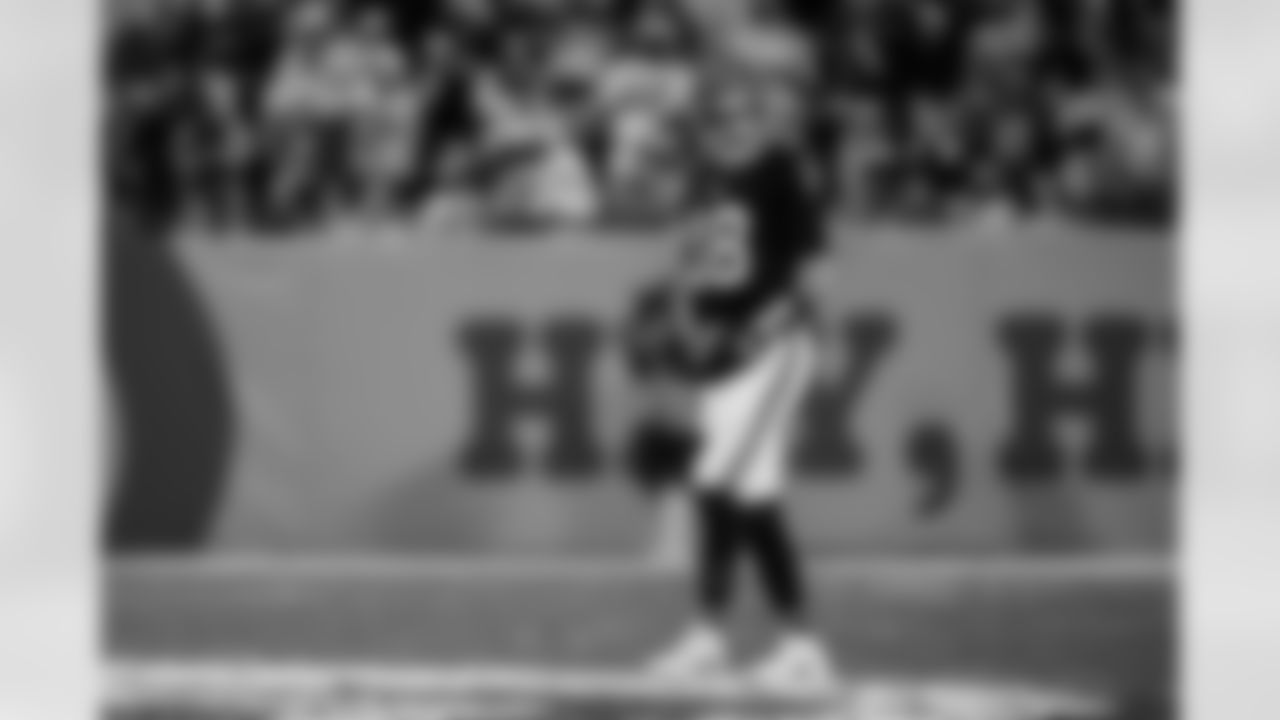 Atlanta Falcons quarterback Kirk Cousins #18 looks on during the Week 15 Game against the Tampa Bay Buccaneers at Raymond James Stadium in Tampa, Florida on Thursday, December 11, 2025. (Photo by Taylor McLaughlin/Atlanta Falcons)
