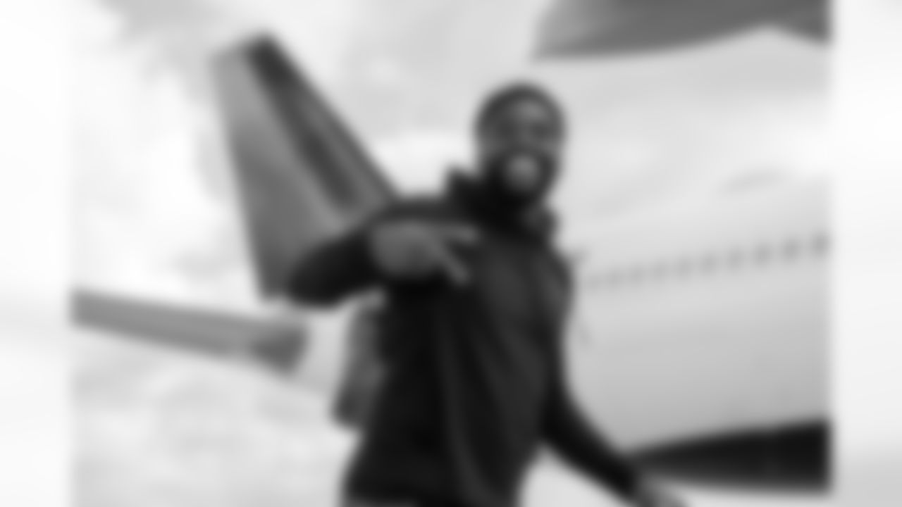 Atlanta Falcons outside linebacker Divine Deablo #0 boards the plane at Hartsfield-Jackson International Airport in Atlanta, Ga. on Saturday, October 18, 2025. (Photo by Jay Bendlin/Atlanta Falcons)