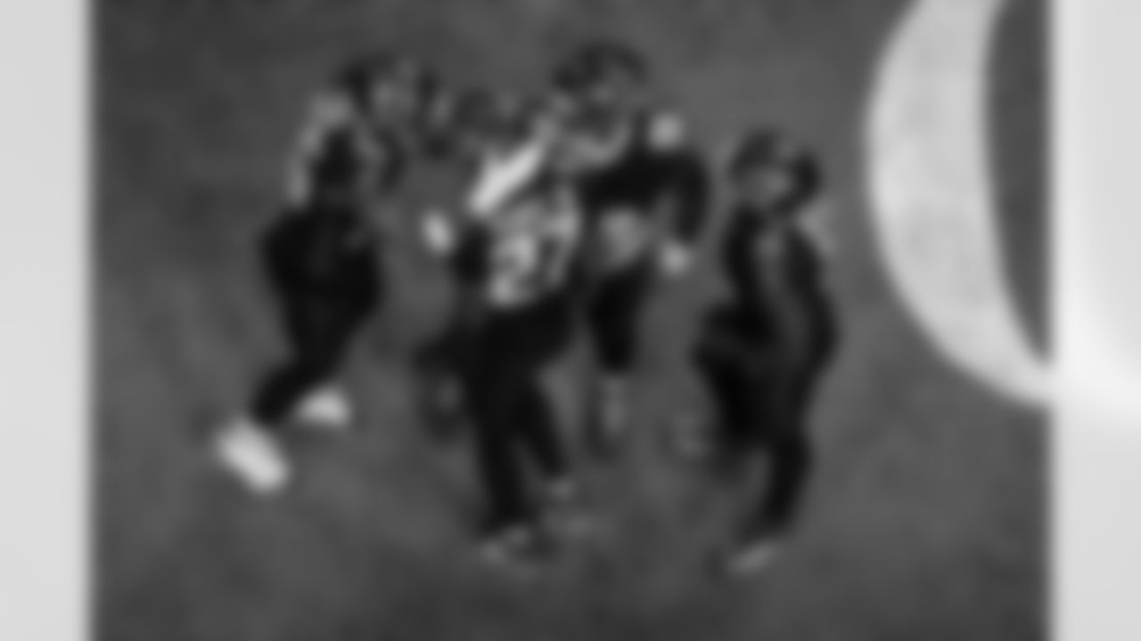 Atlanta Falcons edge rusher James Pearce Jr. #27 makes a record breaking sack during the Week 18 Game against the New Orleans Saints at Mercedes-Benz Stadium in Atlanta, Georgia on Sunday, January 4, 2026. (Photo by Taylor McLaughlin/Atlanta Falcons)