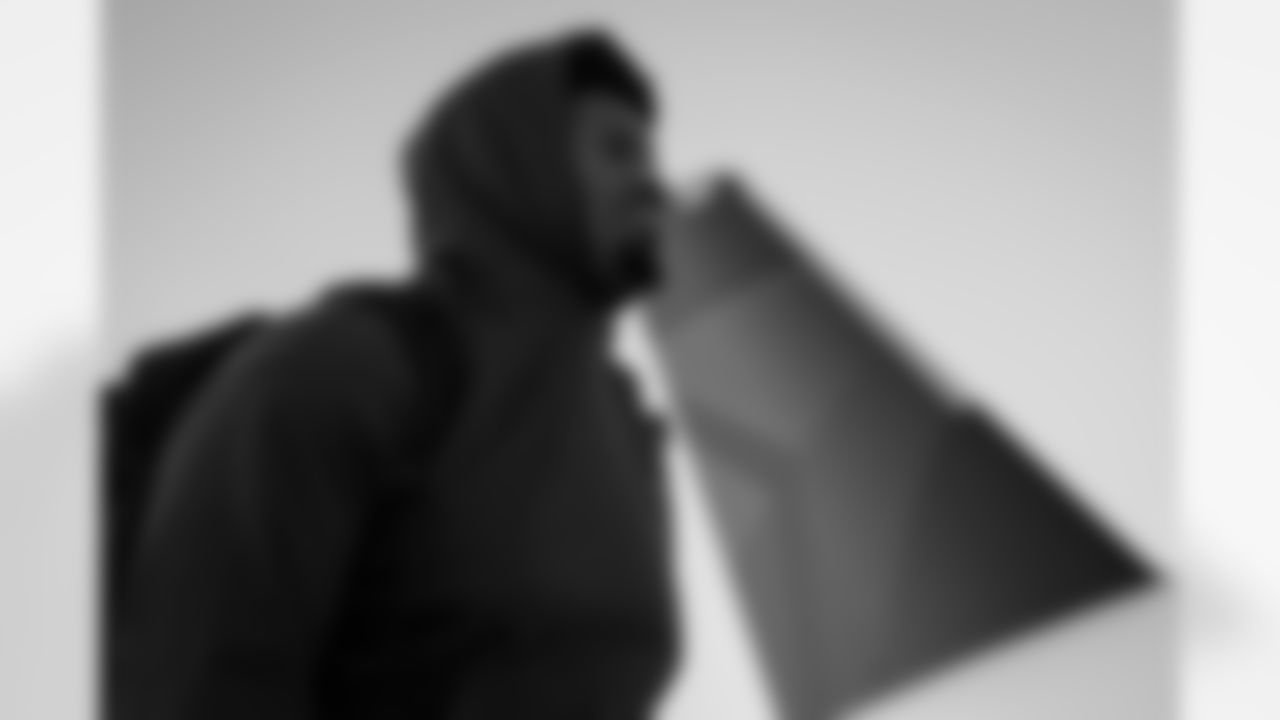 Atlanta Falcons defensive lineman Kentavius Street #93 boards the plane at Hartsfield-Jackson International Airport in Atlanta, Ga. on Saturday, December 20, 2025. (Photo by Jay Bendlin/Atlanta Falcons)