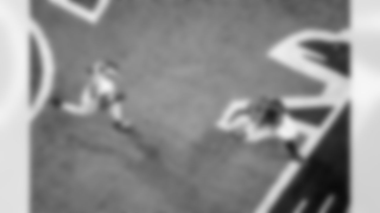 Atlanta Falcons running back Bijan Robinson #7 makes a catch for a touchdown during the Week 17 Game against the Los Angeles Rams at Mercedes-Benz Stadium in Atlanta, Georgia on Monday, December 29, 2025. (Photo by Kevin Liles/Atlanta Falcons)