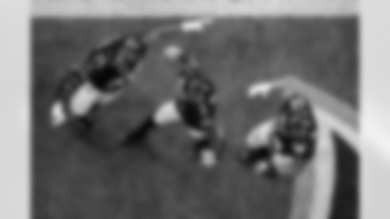 Atlanta Falcons running back Bijan Robinson #7 celebrates with Atlanta Falcons offensive lineman Elijah Wilkinson #71 and Atlanta Falcons offensive lineman Ryan Neuzil #64 after scoring a touchdown during the Week 11 Game against the Carolina Panthers at Mercedes-Benz Stadium in Atlanta, Georgia on Sunday, November 16, 2025. (Photo by Brandon Magnus/Atlanta Falcons)